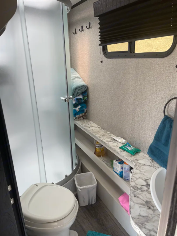 "Wheely" The Camper - Jayco Feather 24BH Clean & Spacious