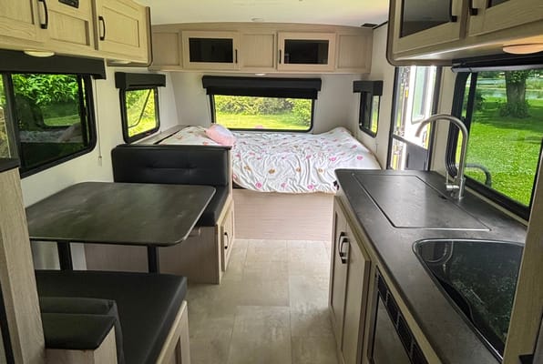 Nikki's Coachmen 185BH Travel Trailer