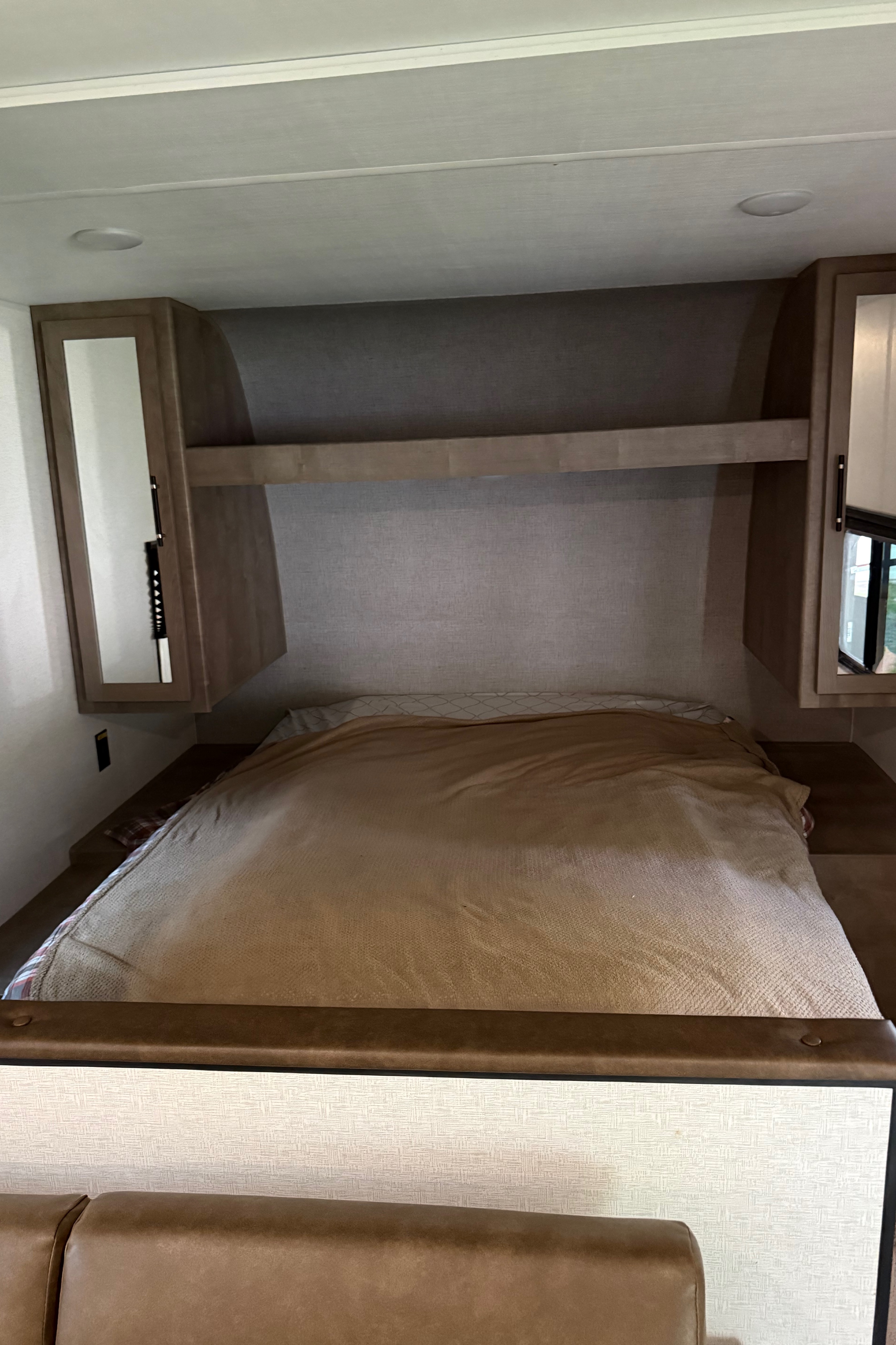 Solomon’s Keystone Springdale 26ft. Travel Trailer