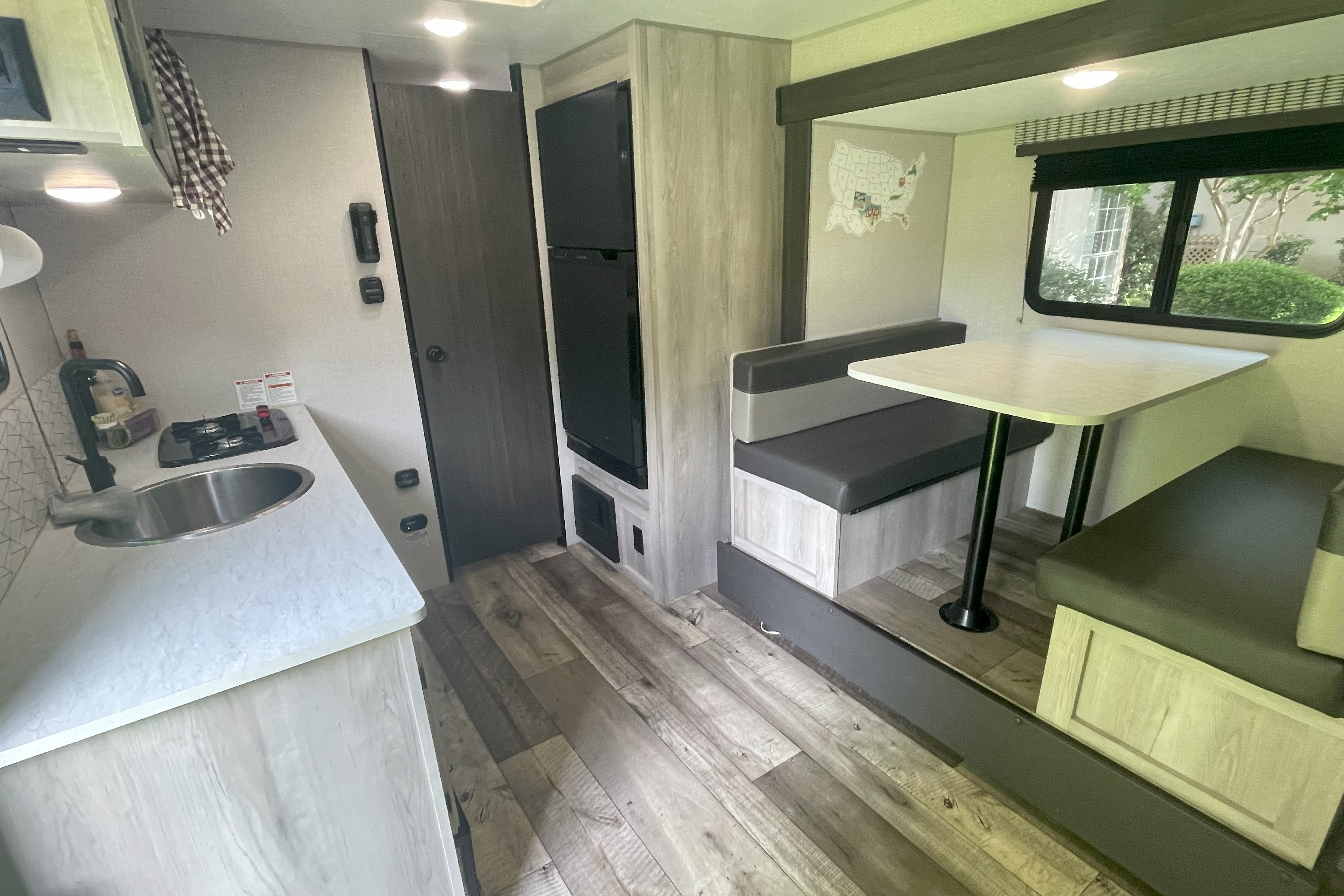 Eddie the Escape - Ultralight Travel Trailer