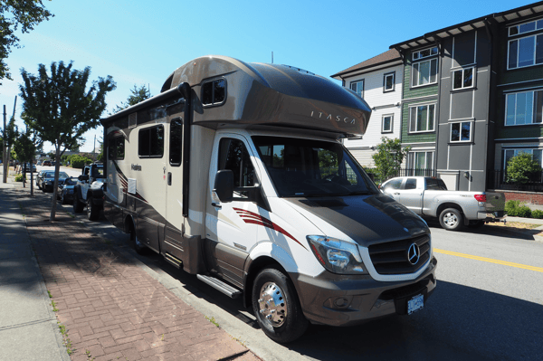 Luxury Mercedes Navion – Off-Grid King with 42" OLED & Starlink!