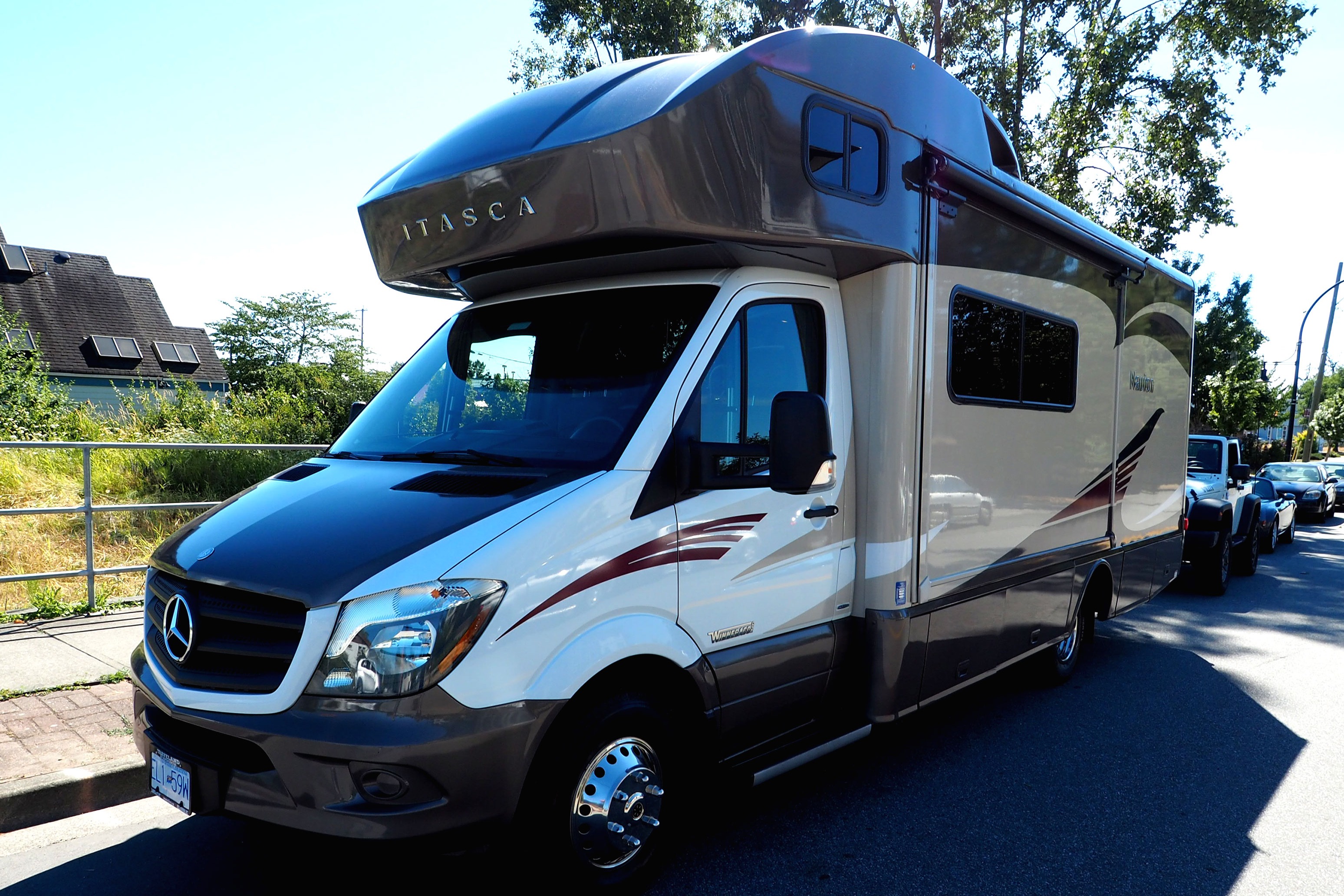Luxury Mercedes Navion – Off-Grid King with 42" OLED & Starlink!
