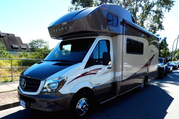 Luxury Mercedes Navion – Off-Grid King with 42" OLED & Starlink!