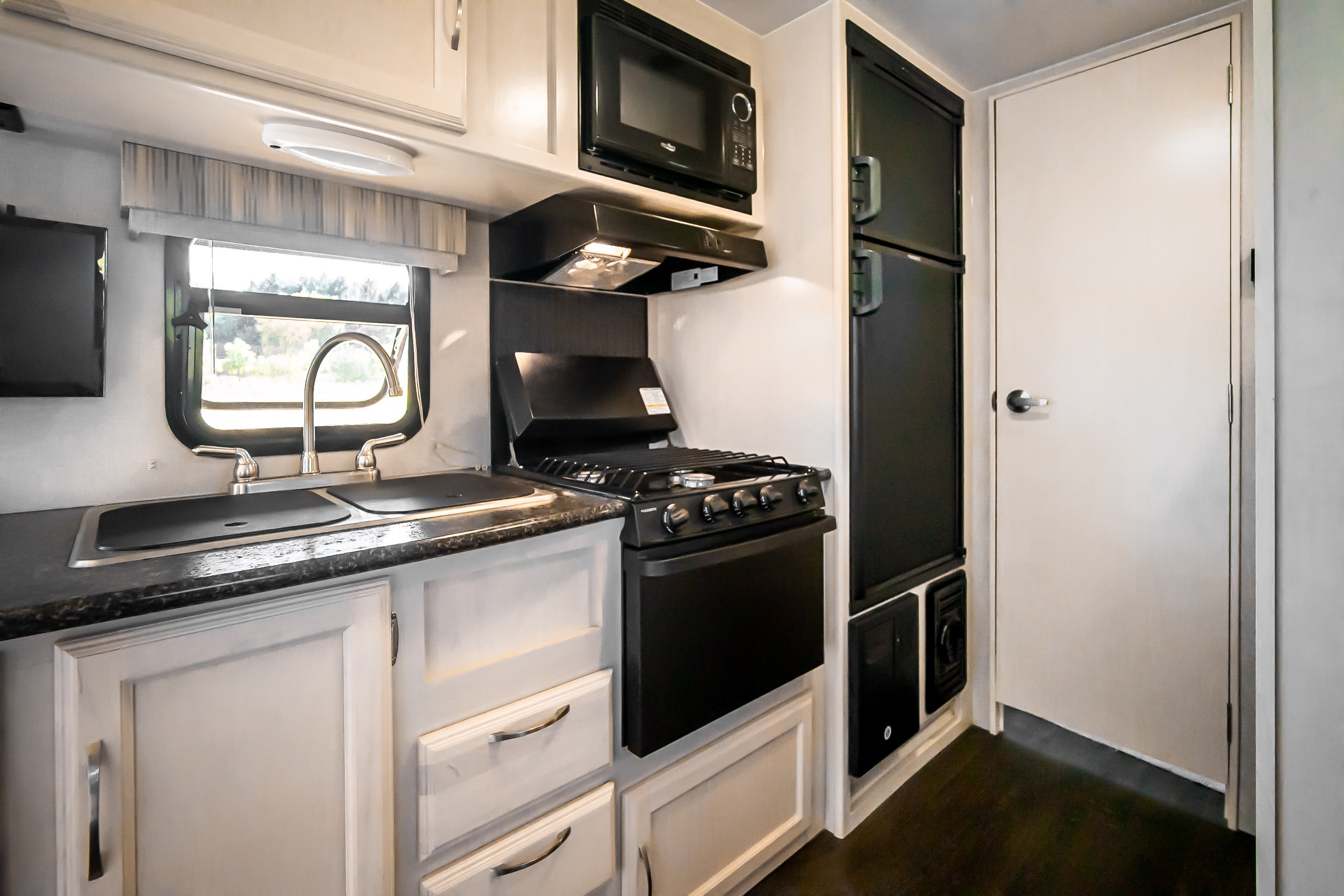 Indiana Micro Minnie Winnebago2100B  2019