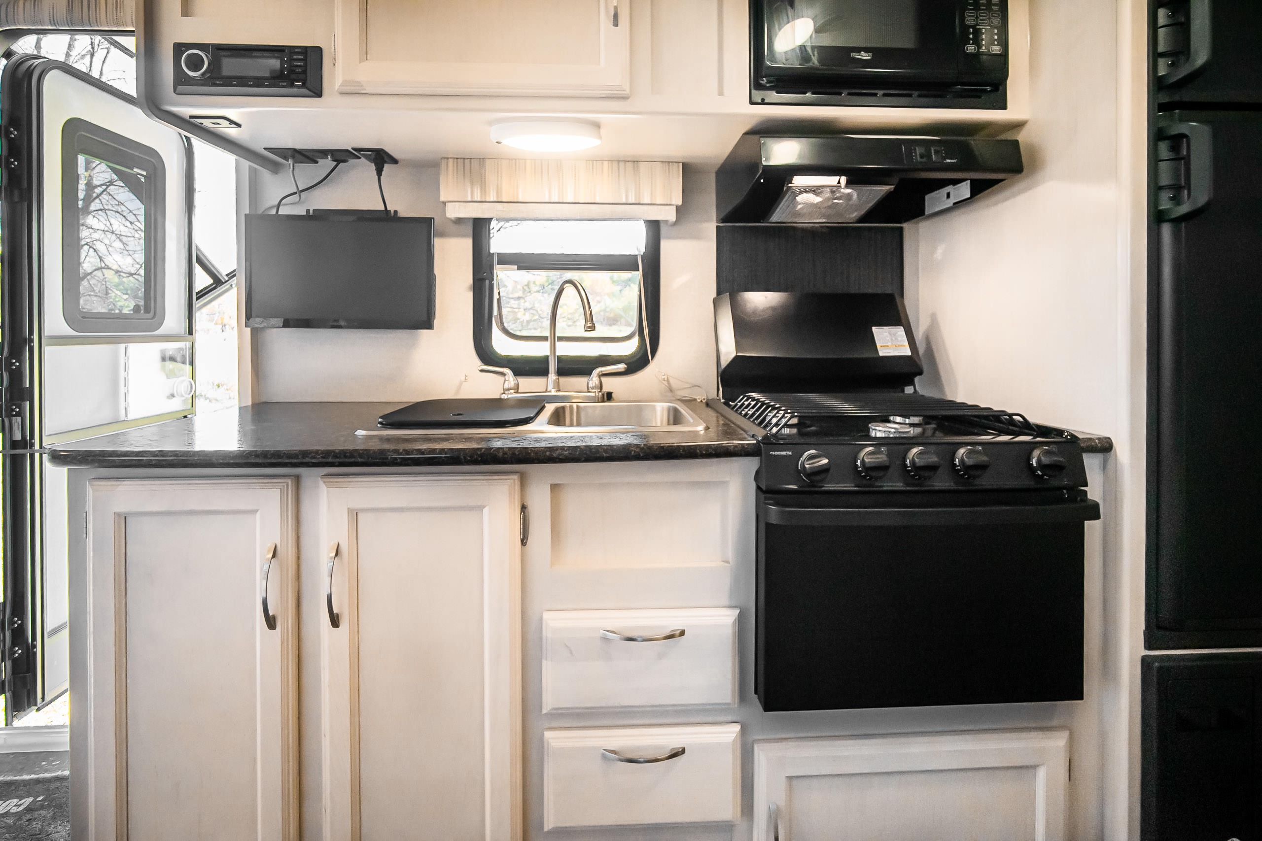 Indiana Micro Minnie Winnebago2100B  2019