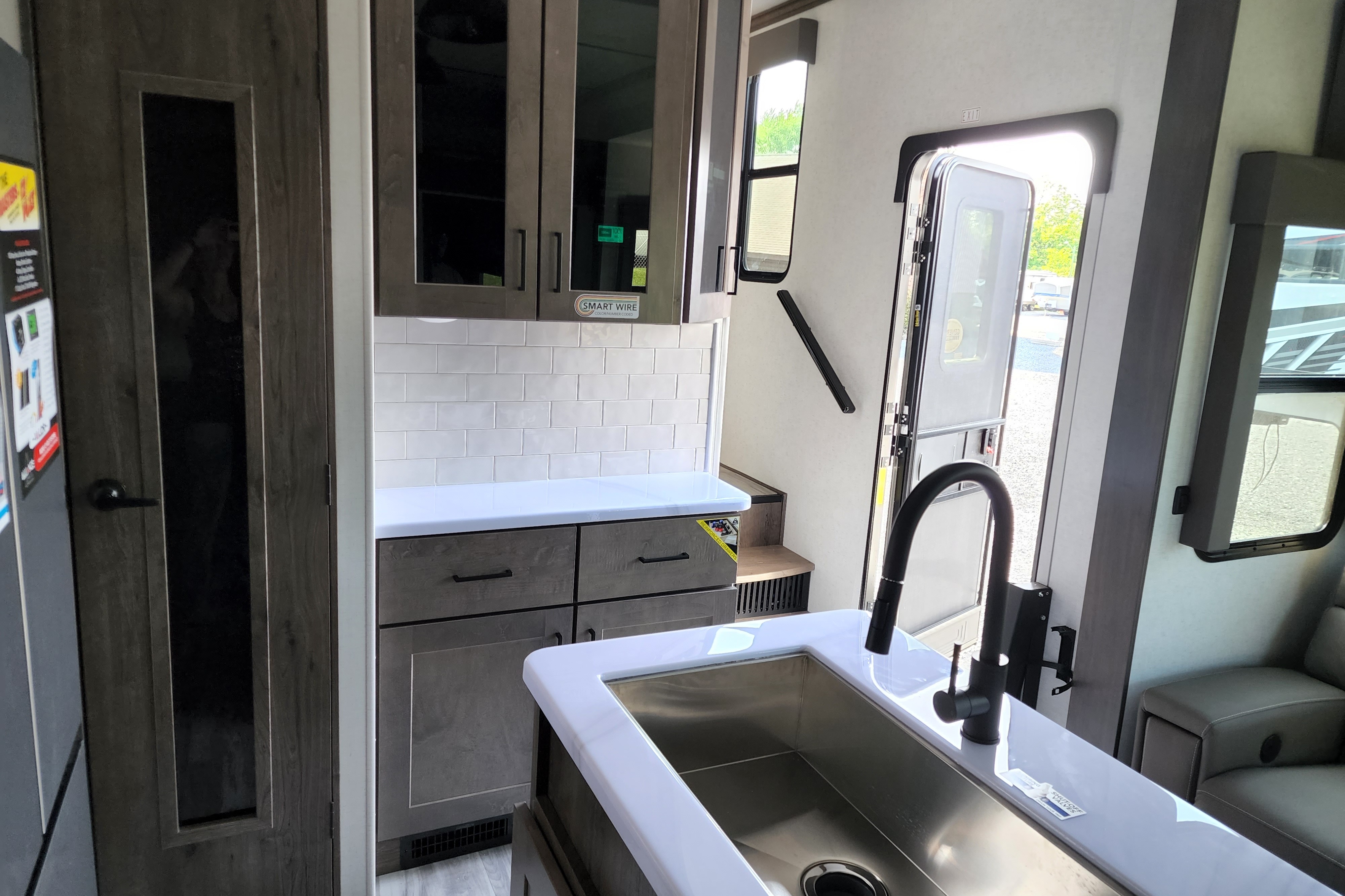 Wagg's Alliance RV 36V11 Toy Hauler