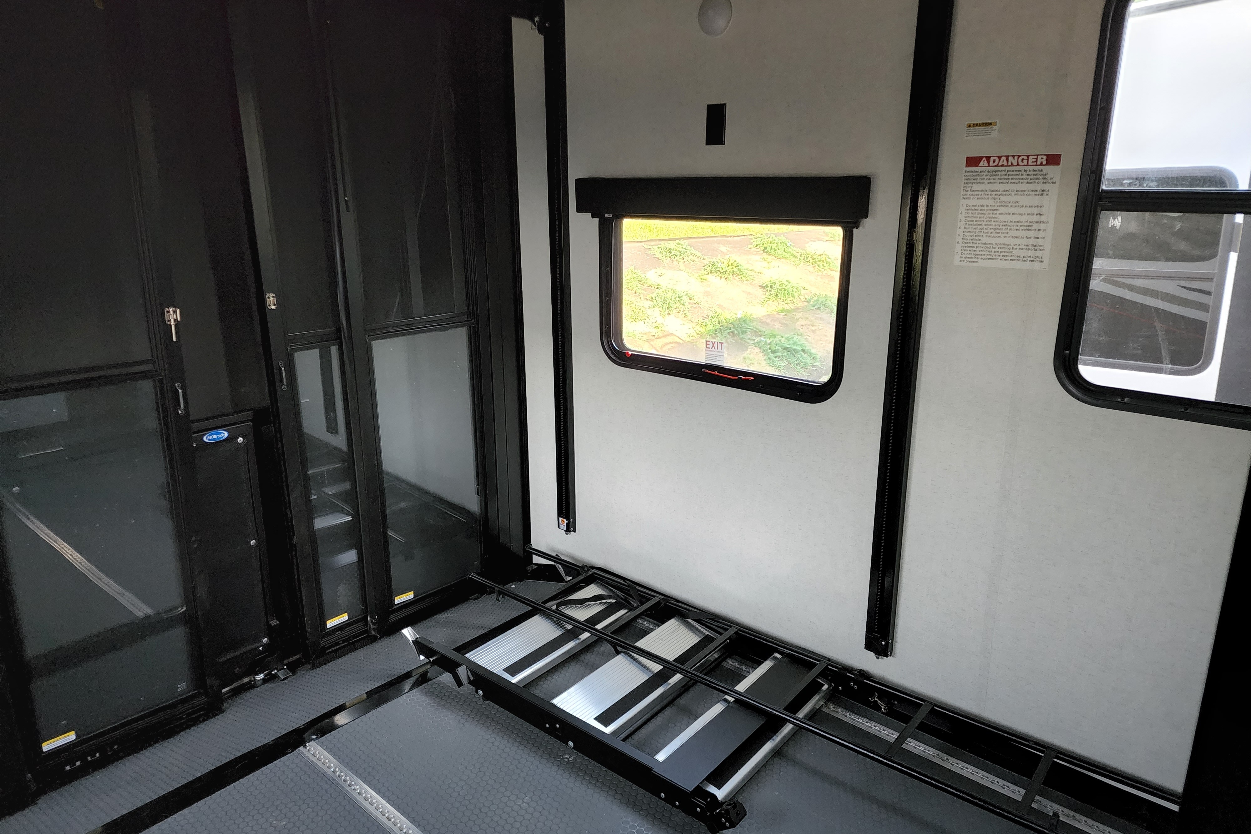 Wagg's Alliance RV 36V11 Toy Hauler