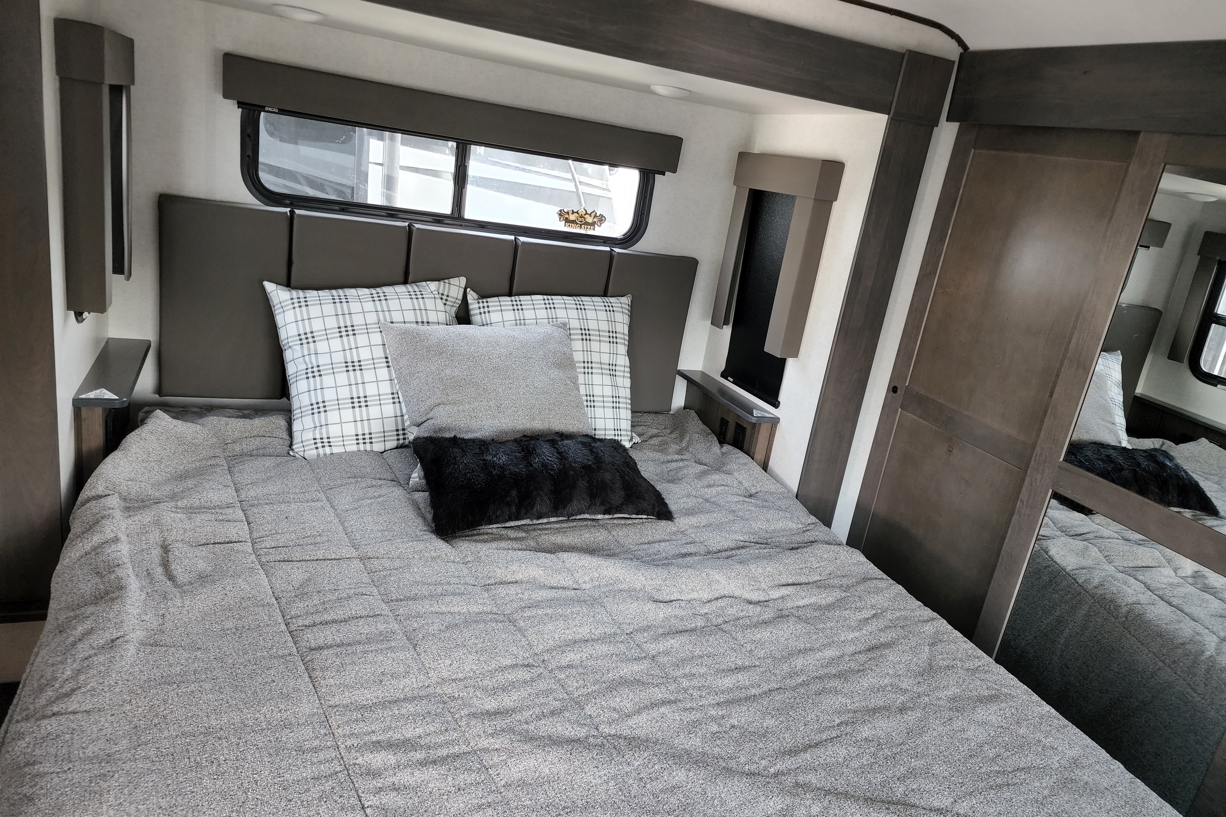 Wagg's Alliance RV 36V11 Toy Hauler