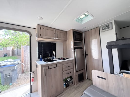 Jay's Coleman 17B Travel Trailer