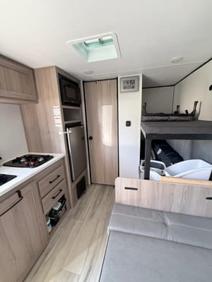 Jay's Coleman 17B Travel Trailer