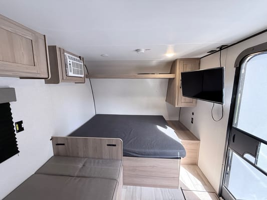 Jay's Coleman 17B Travel Trailer