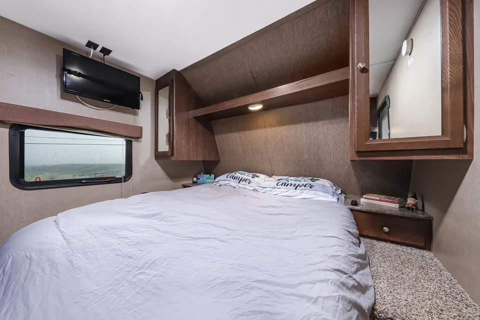 Family Fun Rv Rentals Way of Life's Dutchmen Coleman Lantern - 2 room bunkbed Travel Trailer LC1