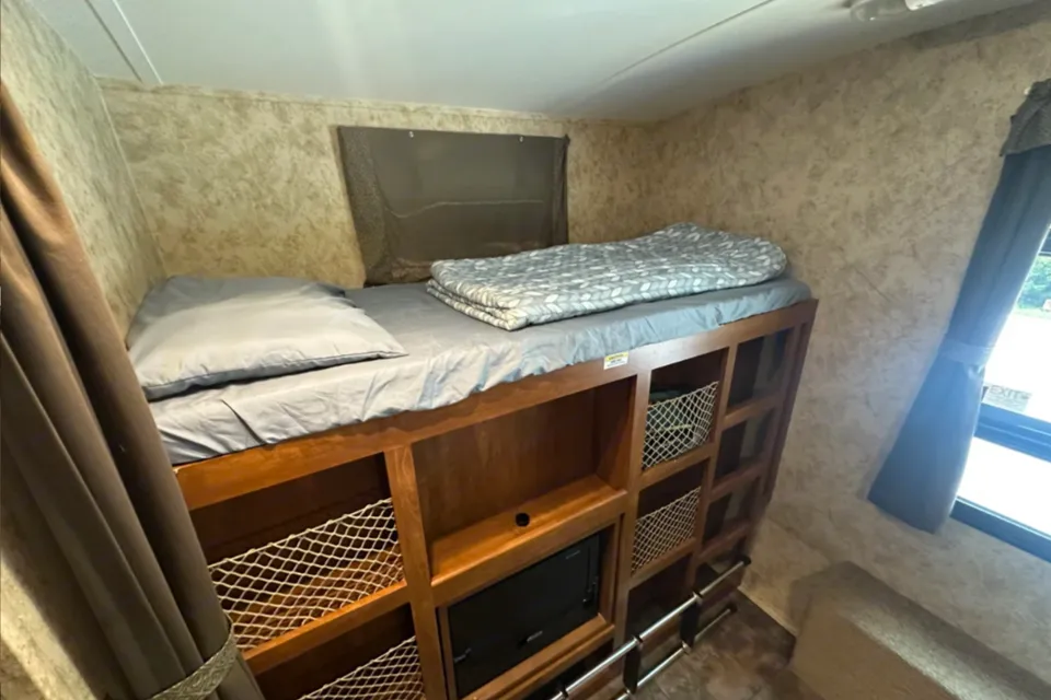 Rolling Retreat, Keystone Bullet Premier 31 BHPR Travel Trailer