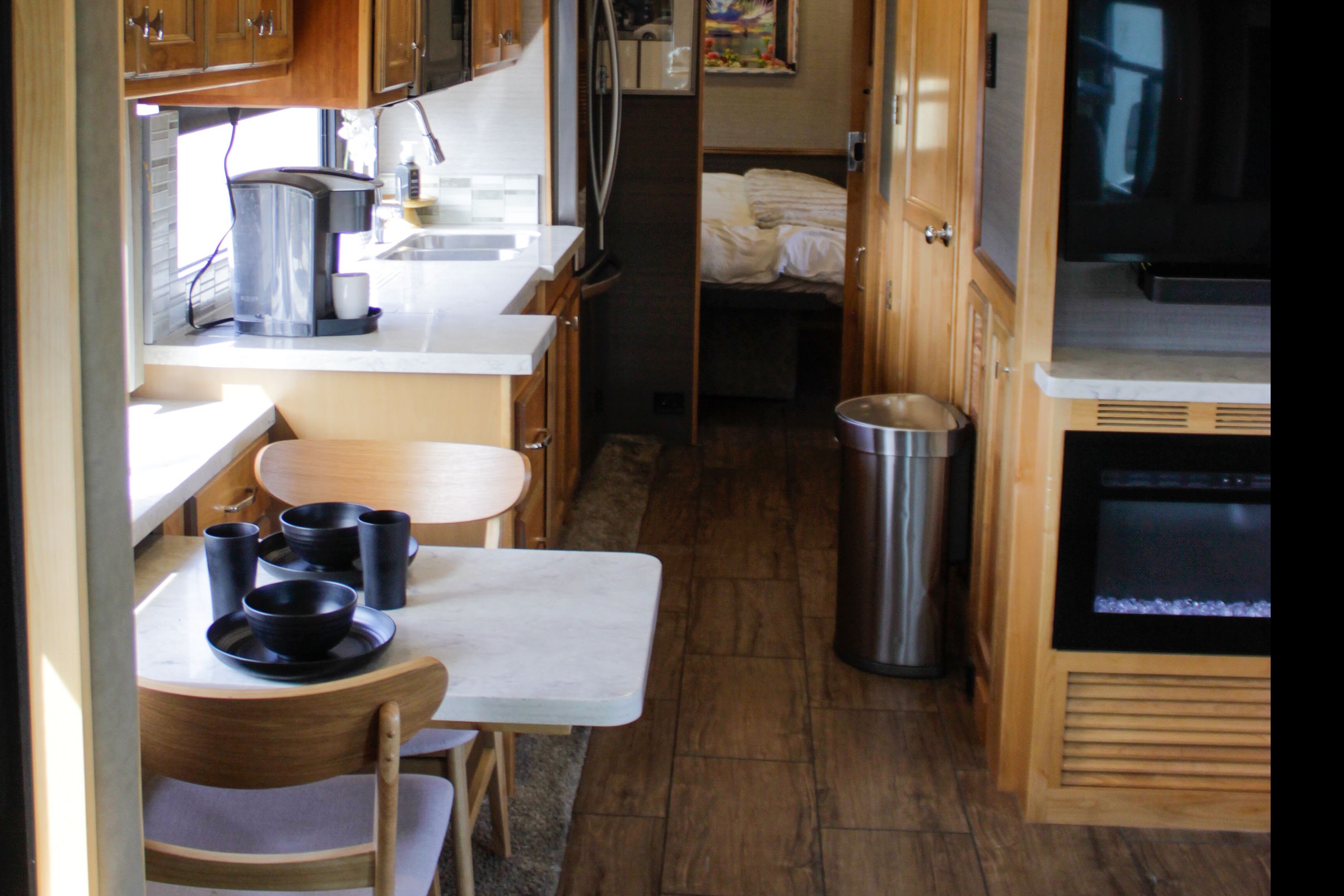 Tiffin Open Road Allegro-private king bedroom, 4 slide-outs, super spacious!