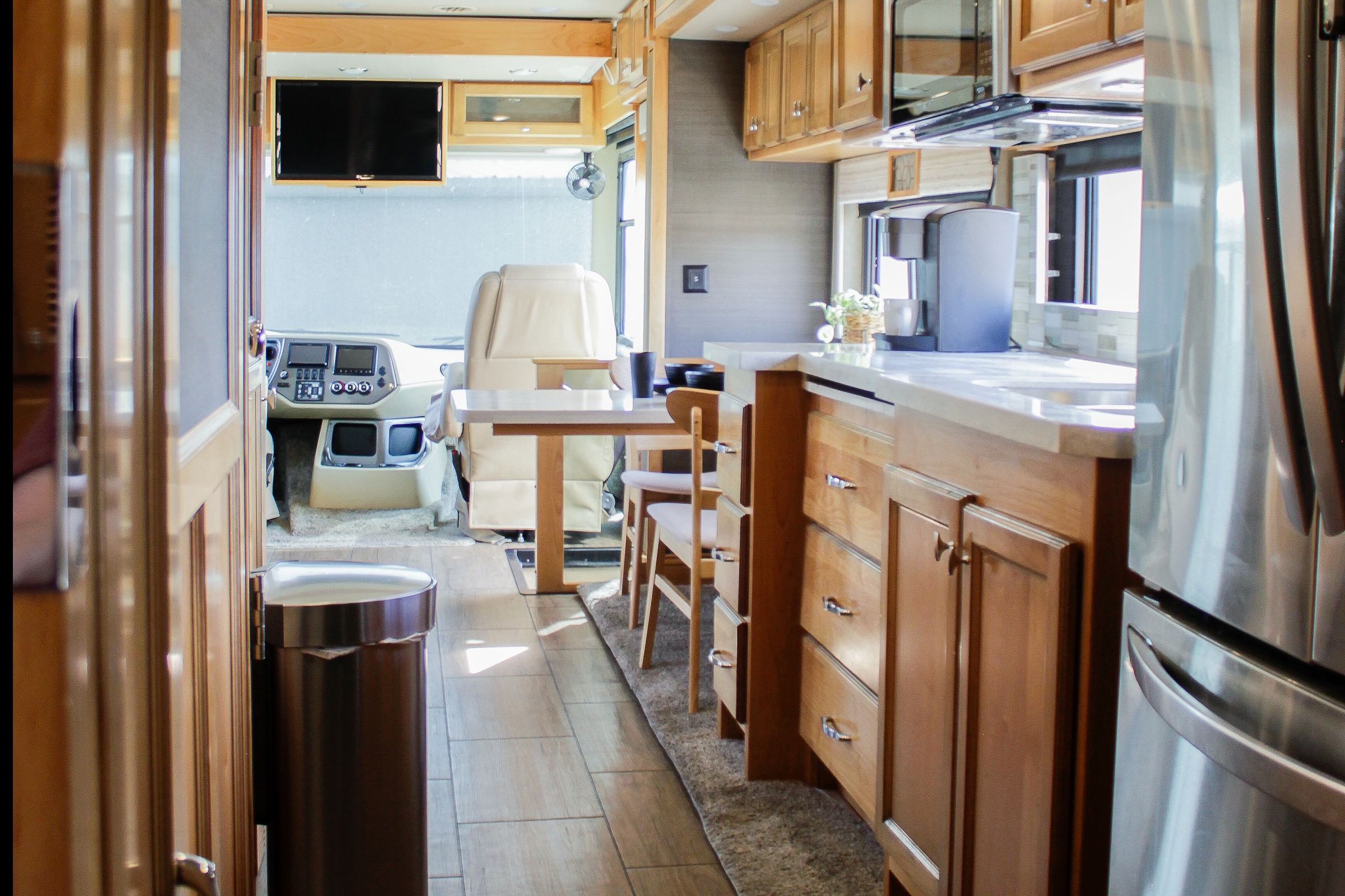Tiffin Open Road Allegro-private king bedroom, 4 slide-outs, super spacious!