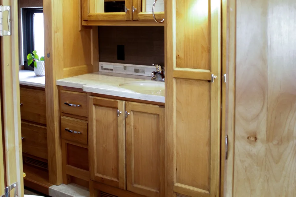 Tiffin Open Road Allegro-private king bedroom, 4 slide-outs, super spacious!