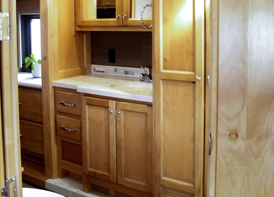Tiffin Open Road Allegro-private king bedroom, 4 slide-outs, super spacious!