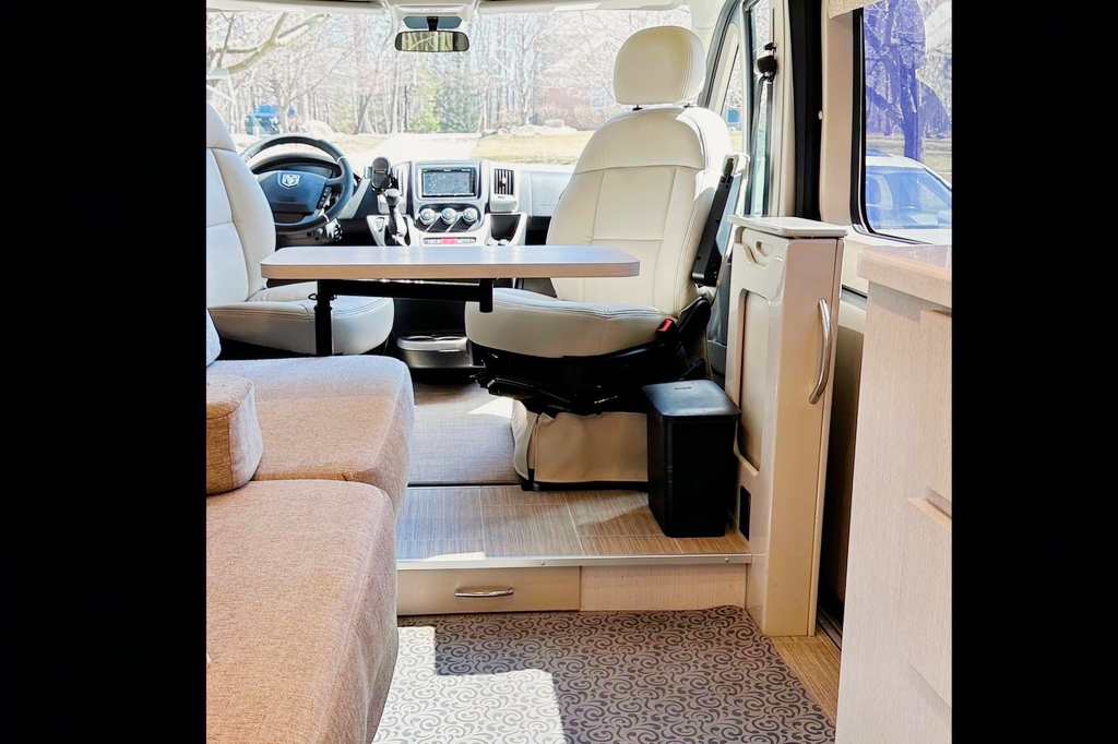 John's Thor Motor Coach Tellaro 20KT Class B
