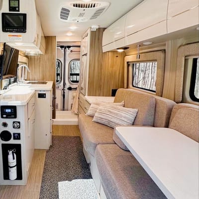 John's Thor Motor Coach Tellaro 20KT Class B