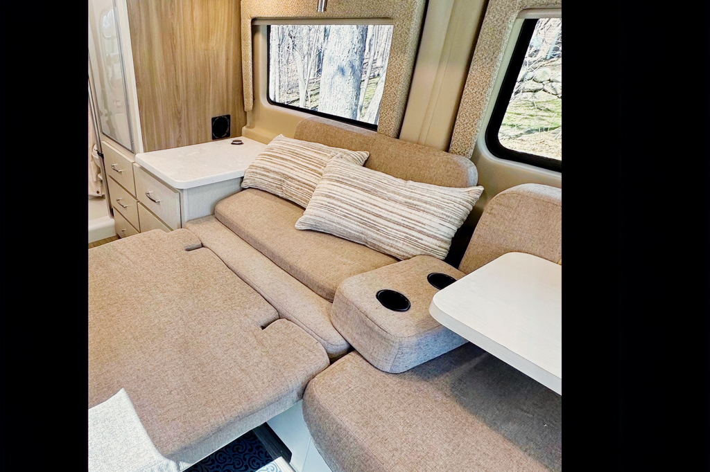 John's Thor Motor Coach Tellaro 20KT Class B