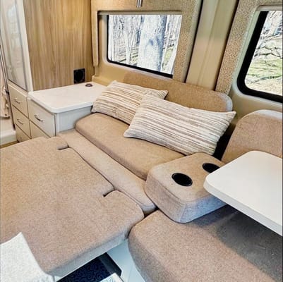 John's Thor Motor Coach Tellaro 20KT Class B