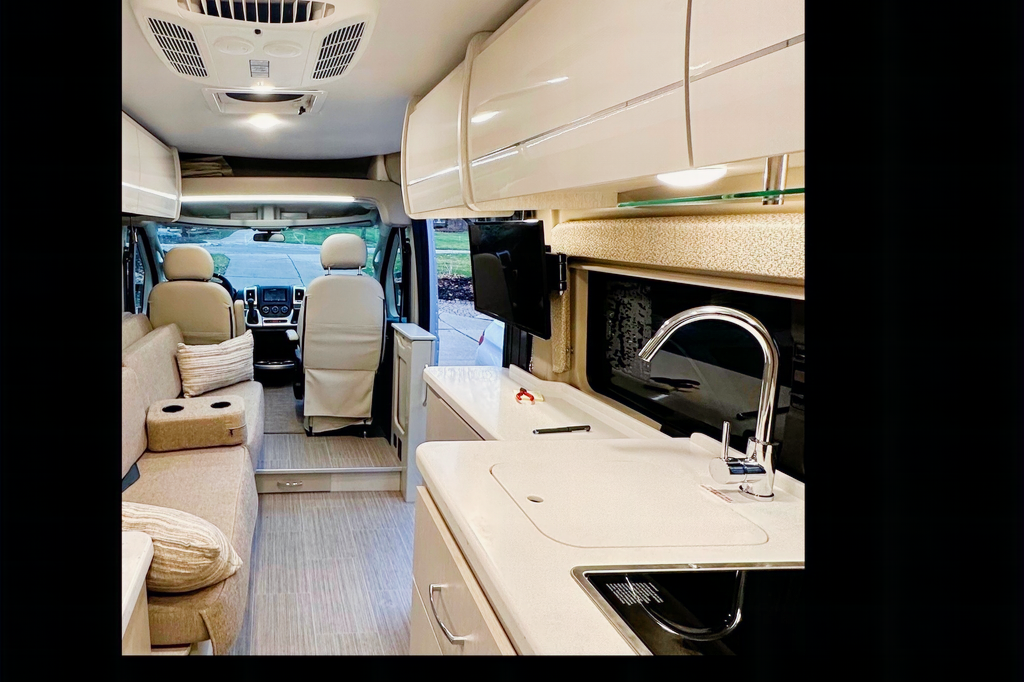 John's Thor Motor Coach Tellaro 20KT Class B