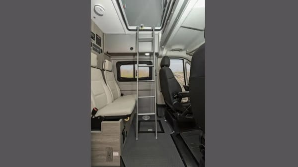 Pristine Winnebago Solis