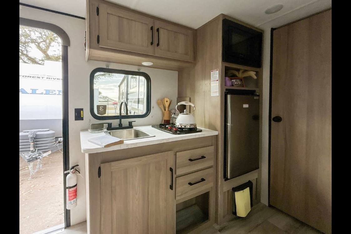 Family Bunkhouse Camper • Sleeps 5 • Delivery & Setup Included • Easy Camping