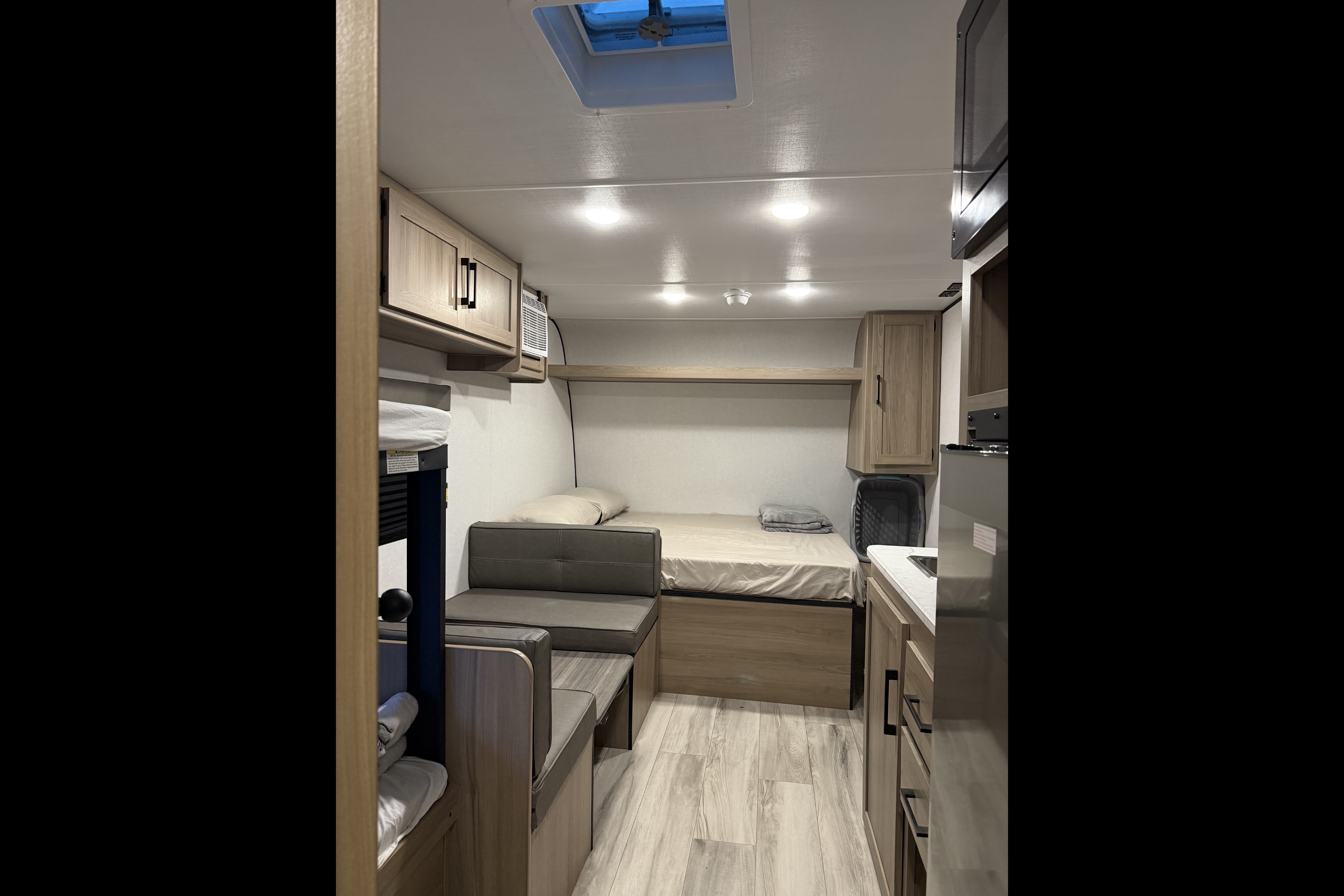 Family Bunkhouse Camper • Sleeps 5 • Delivery & Setup Included • Easy Camping
