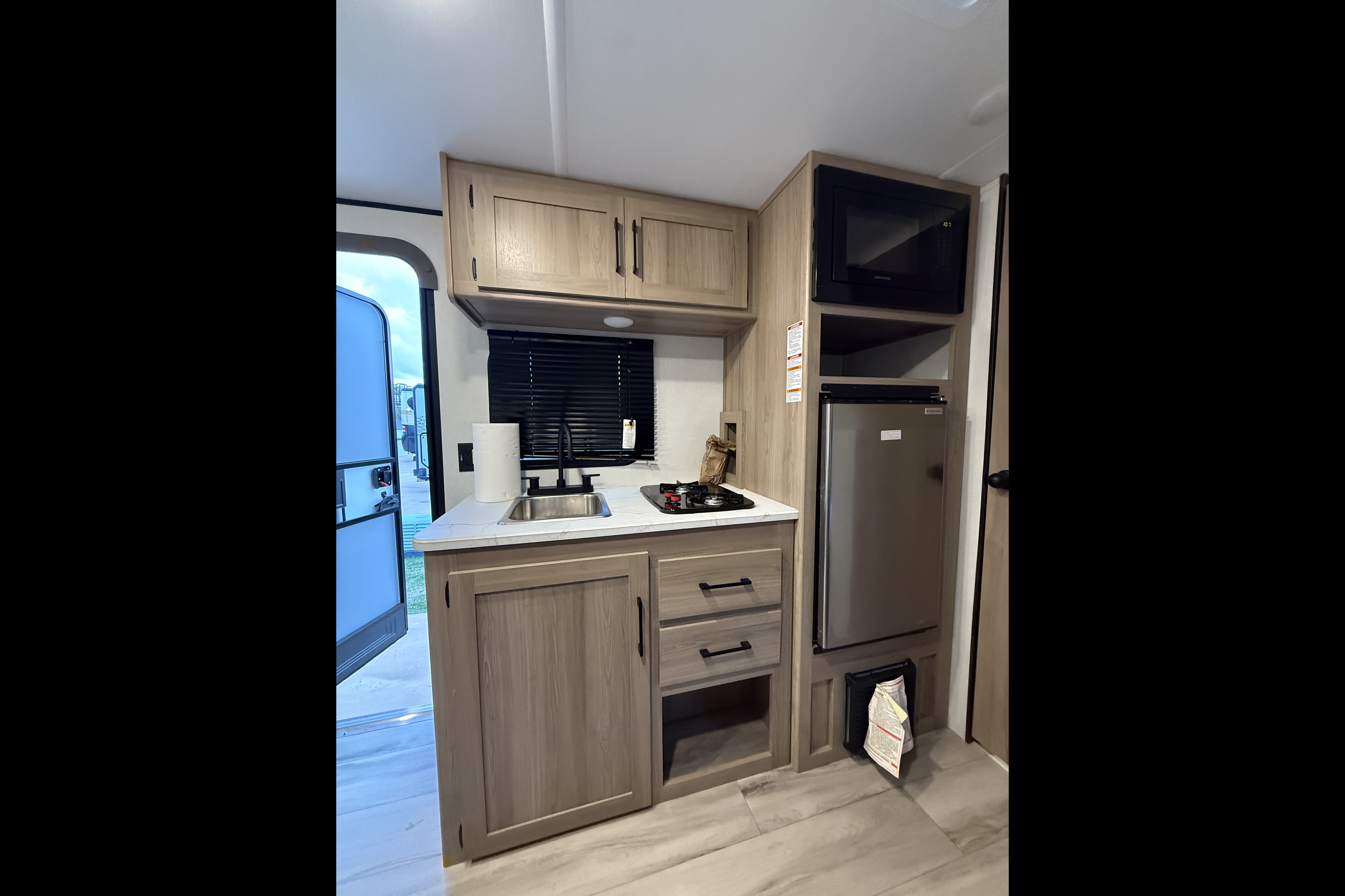 Family Bunkhouse Camper • Sleeps 5 • Delivery & Setup Included • Easy Camping