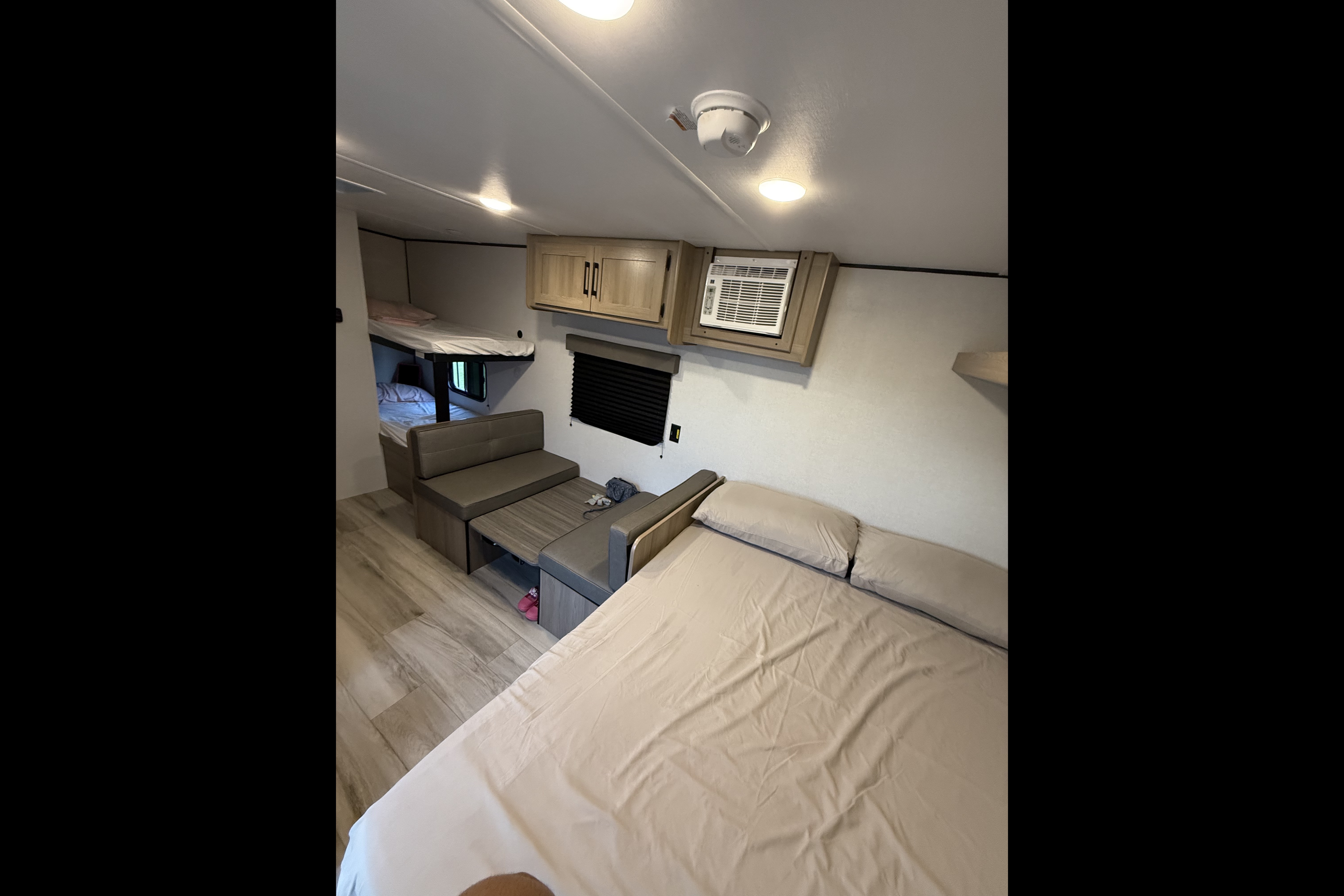 Family Bunkhouse Camper • Sleeps 5 • Delivery & Setup Included • Easy Camping