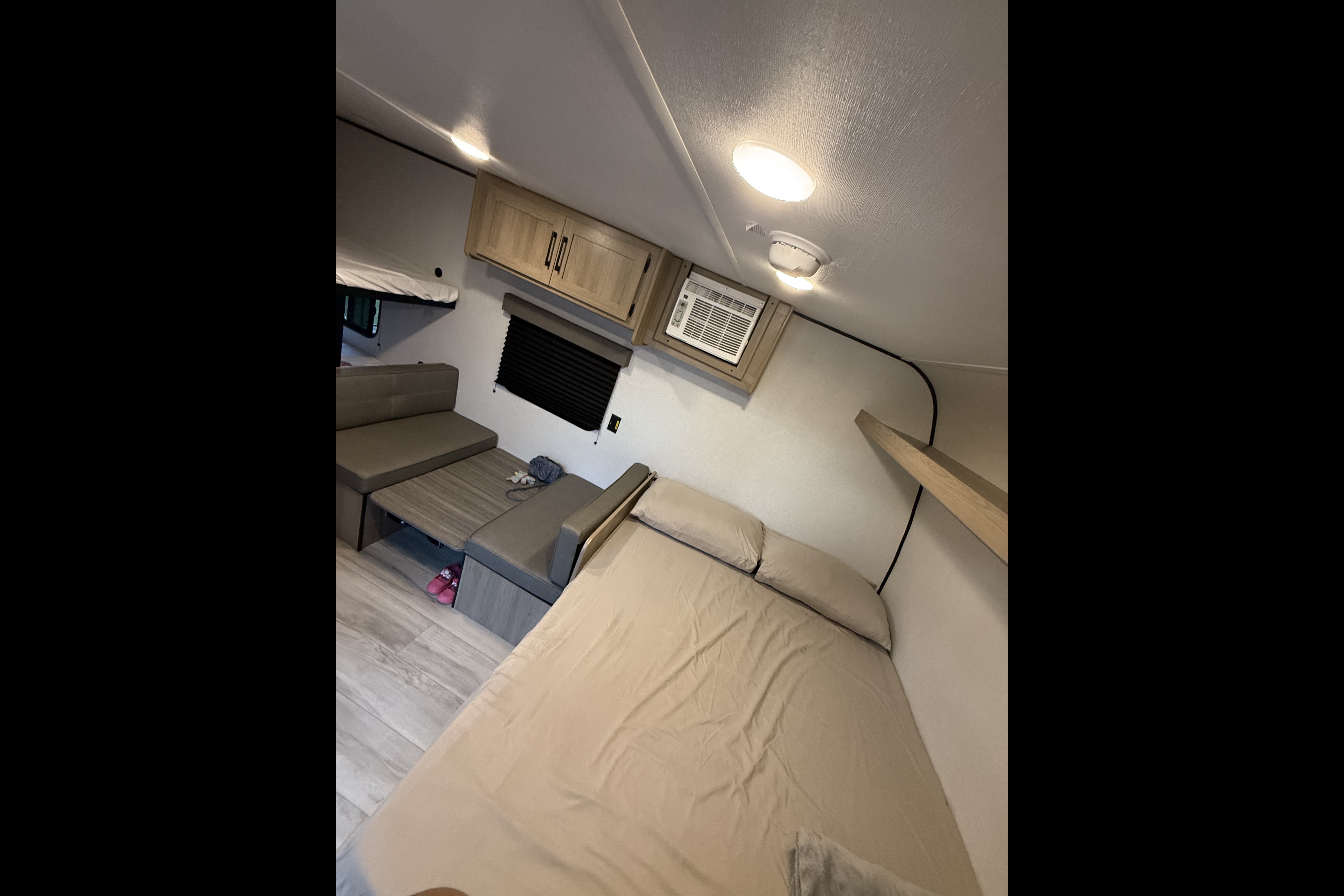 Family Bunkhouse Camper • Sleeps 5 • Delivery & Setup Included • Easy Camping