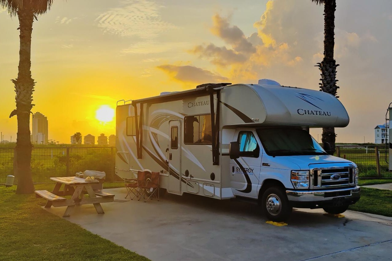 Your Perfect Escape Vehicle - 2018 Thor Chateau 28Z
