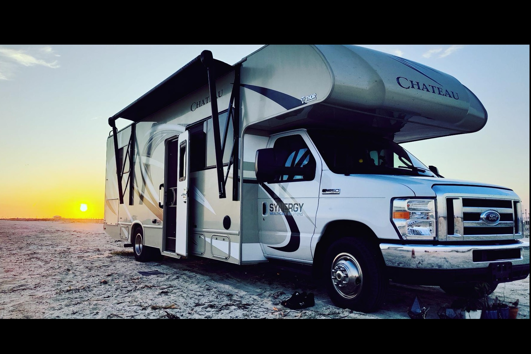 Your Perfect Escape Vehicle - 2018 Thor Chateau 28Z