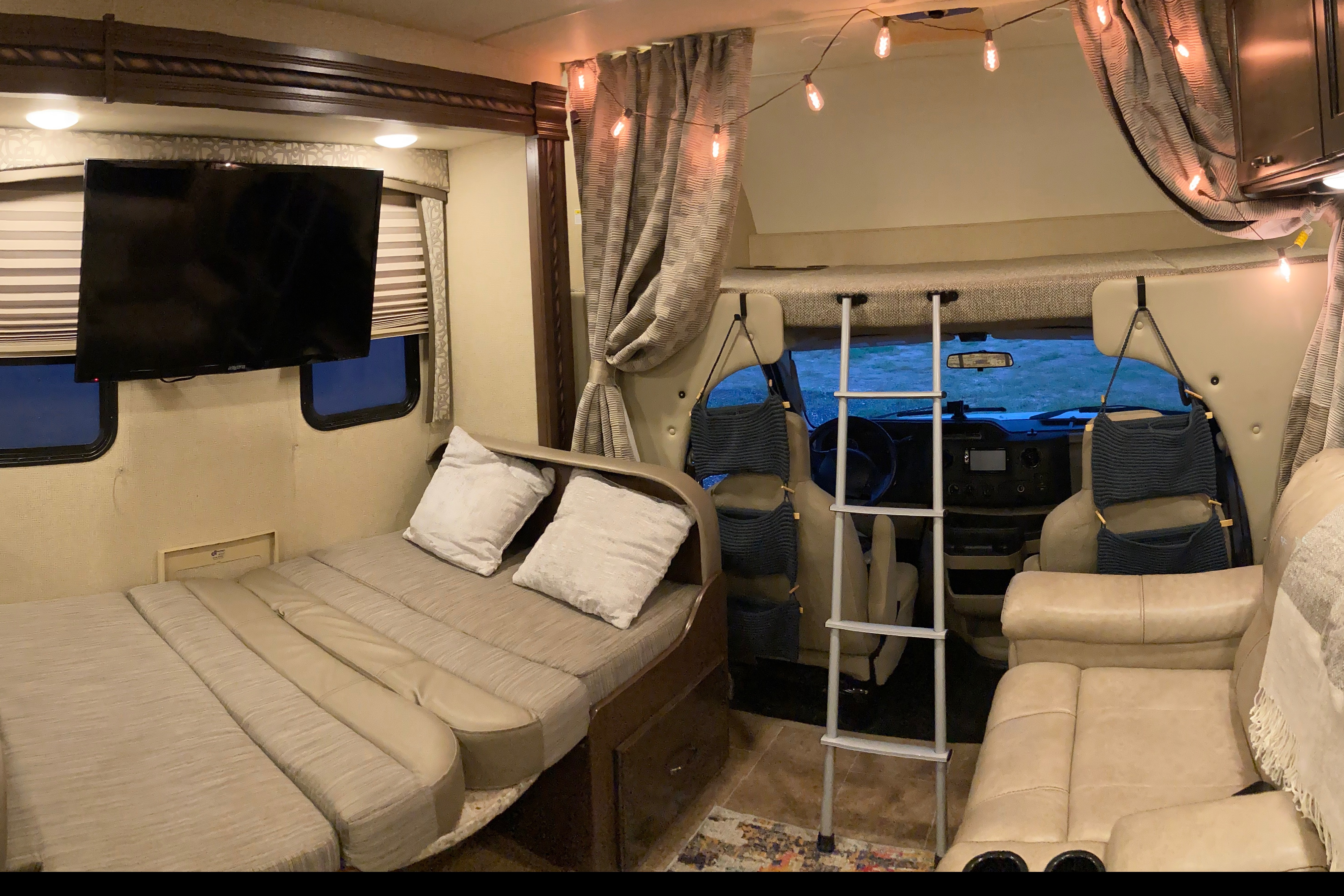 Your Perfect Escape Vehicle - 2018 Thor Chateau 28Z