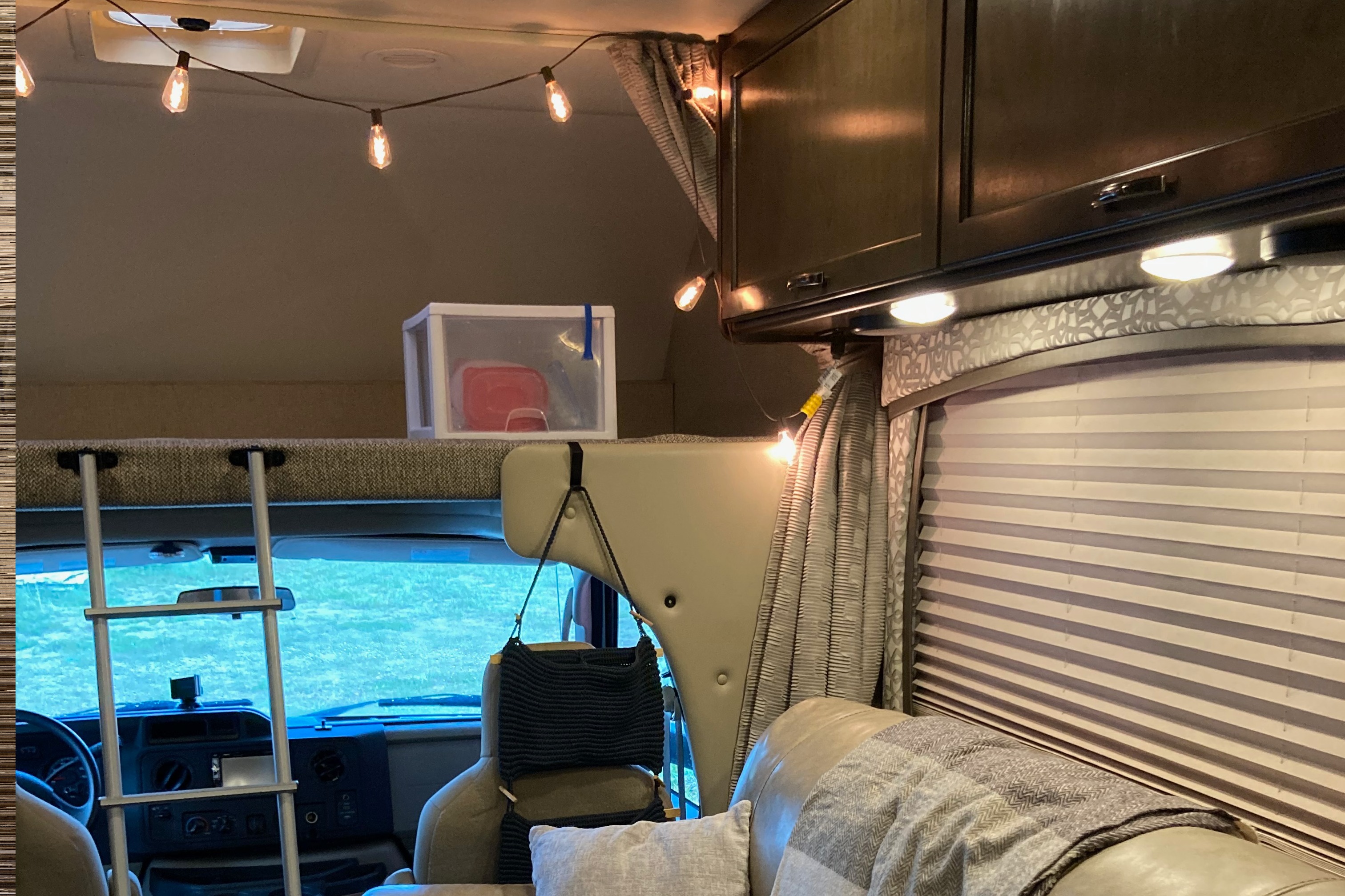 Your Perfect Escape Vehicle - 2018 Thor Chateau 28Z