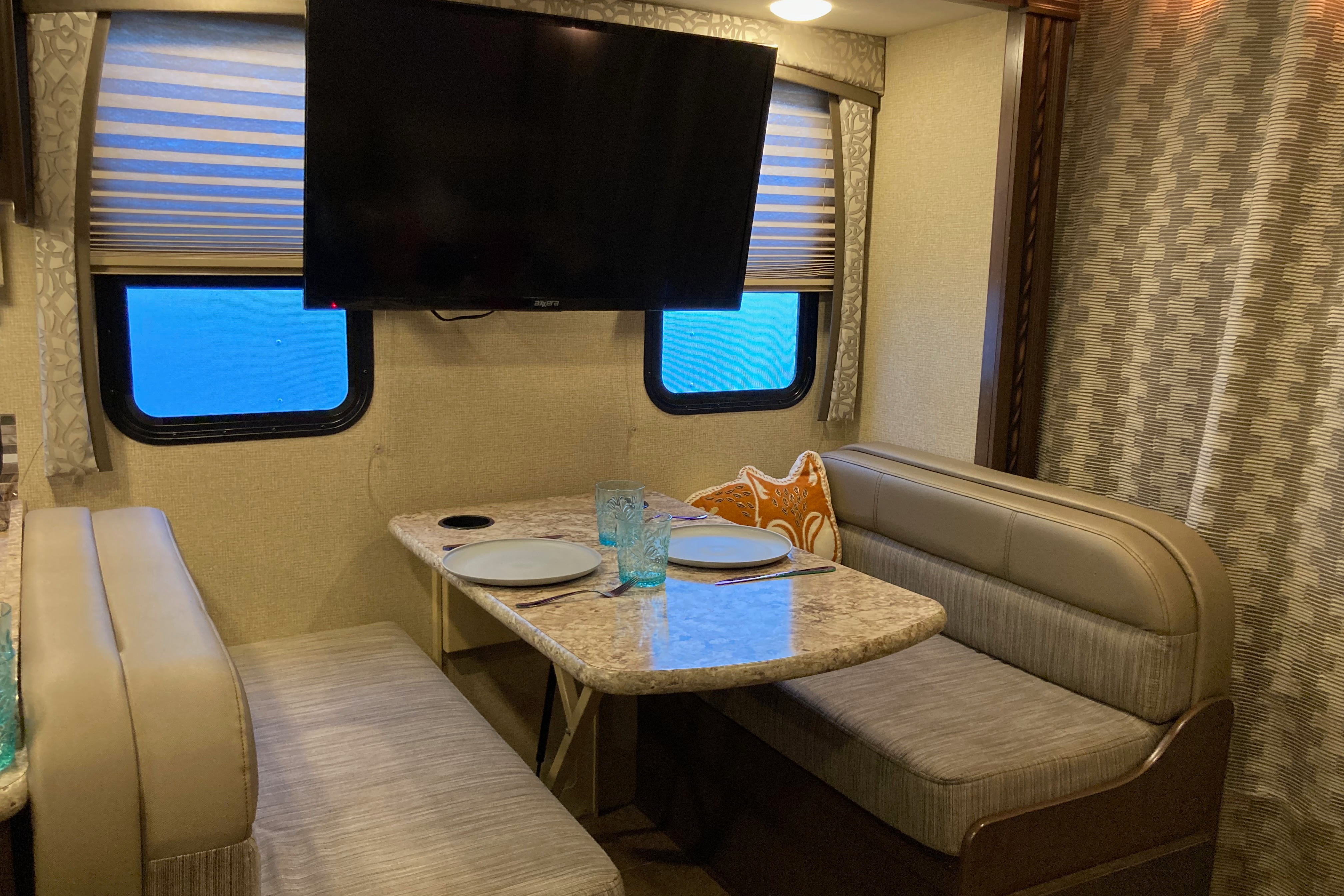 Your Perfect Escape Vehicle - 2018 Thor Chateau 28Z