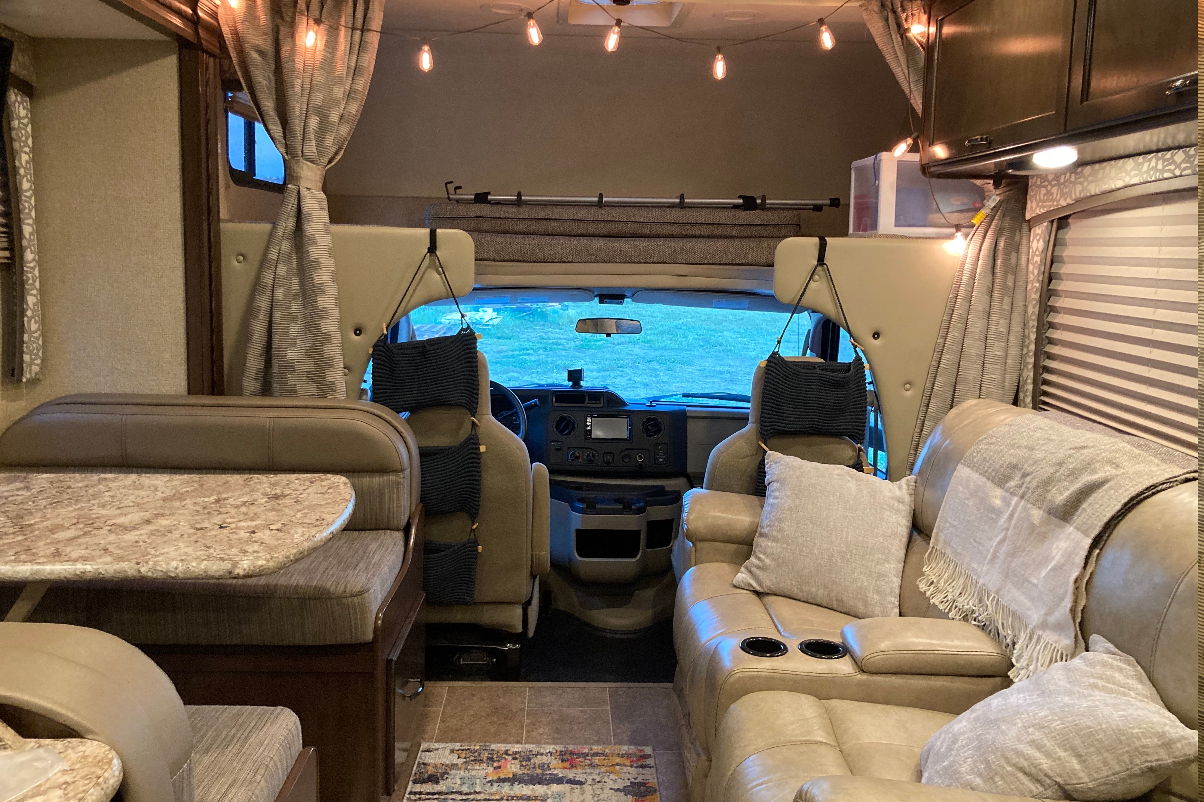 Your Perfect Escape Vehicle - 2018 Thor Chateau 28Z