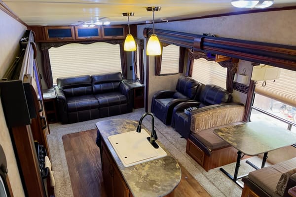 Cougar 29 RLI wheel Fifth Wheel