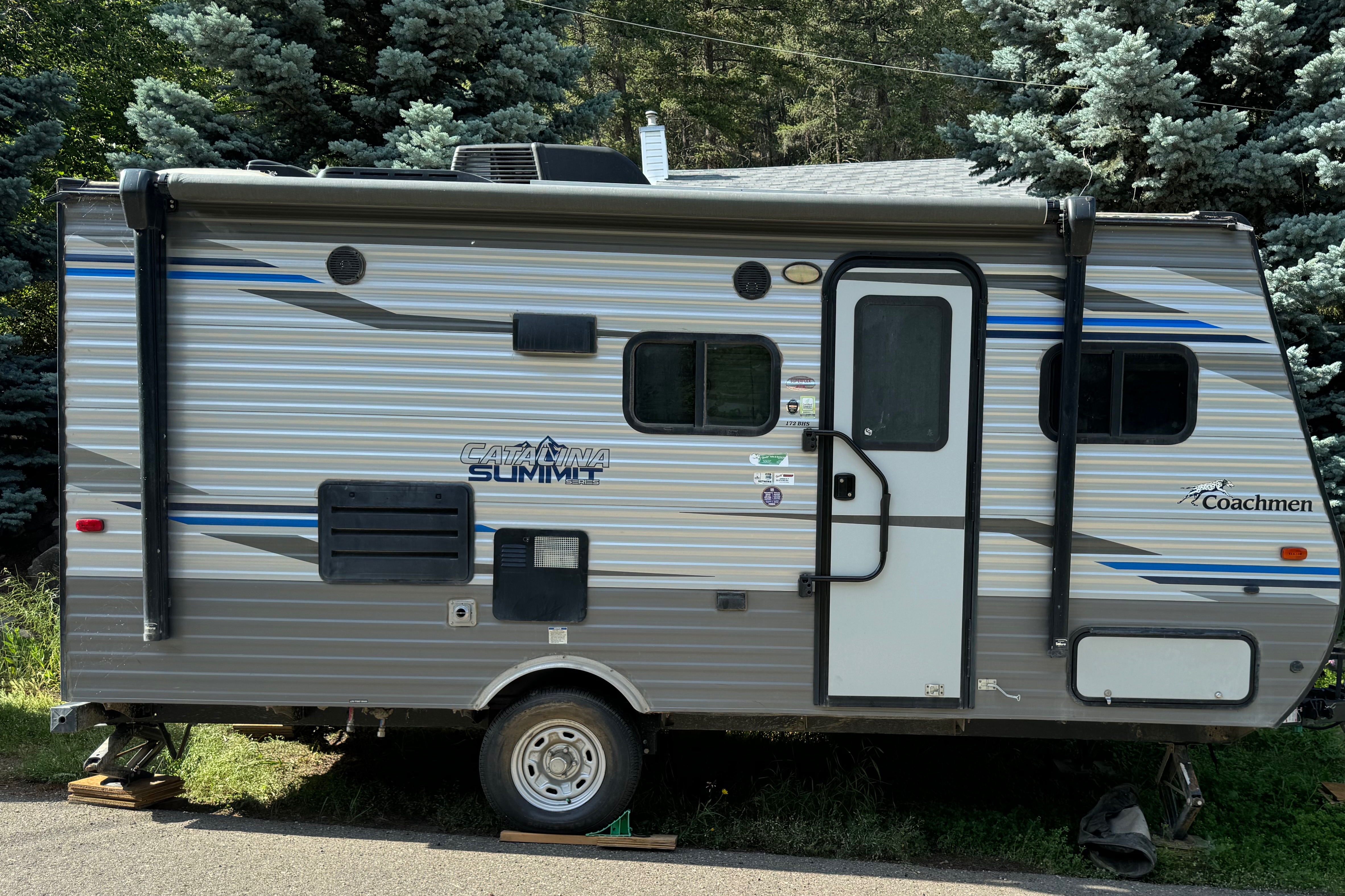 Travel-Lite Adventures. Coachmen Catalina Summit