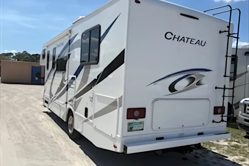 CHATEAUA Thor Motor Coach 28Z Class C (C-3)