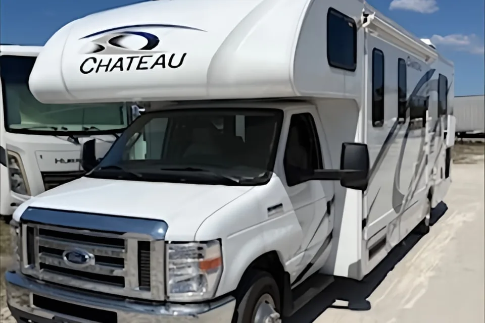 CHATEAUA Thor Motor Coach 28Z Class C (C-3)