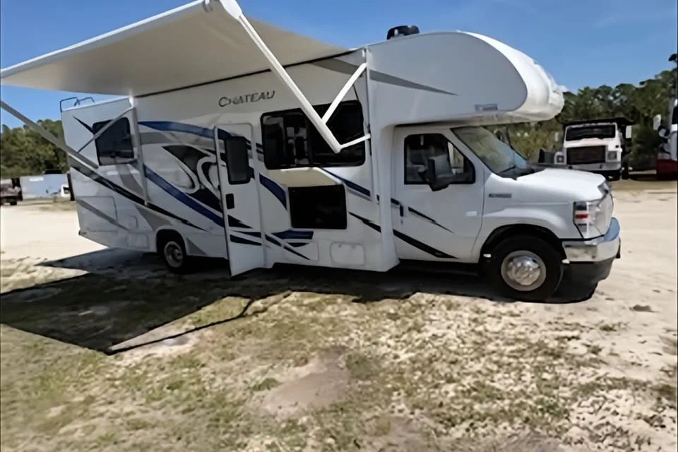 CHATEAUA Thor Motor Coach 28Z Class C (C-3)