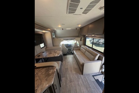 CHATEAUA Thor Motor Coach 28Z Class C (C-3)
