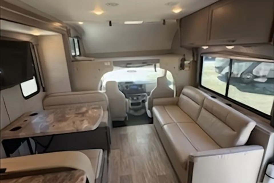 CHATEAUA Thor Motor Coach 28Z Class C (C-3)