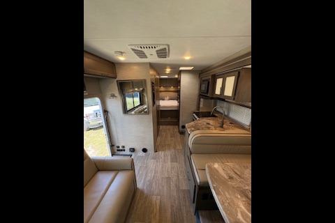 CHATEAUA Thor Motor Coach 28Z Class C (C-3)