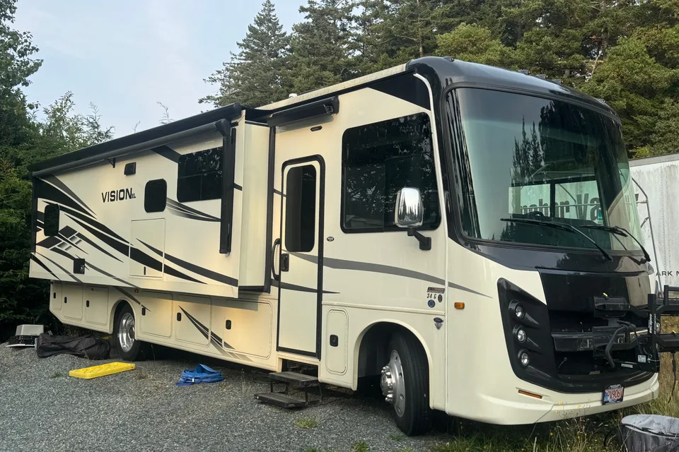Stuart's Entegra Coach 2023 Class A