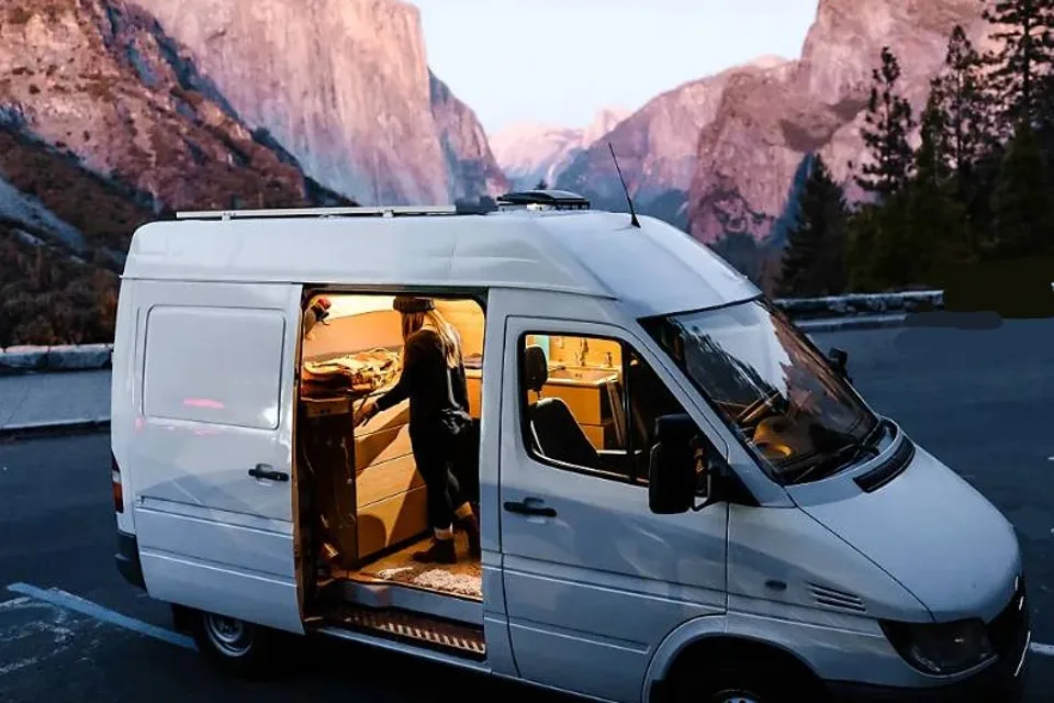 Goose! the HighRoof Sprinter Van