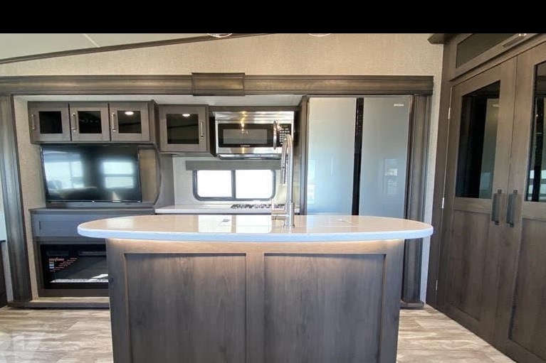 Luxury Family Getaway: Grand Design 367BHS
