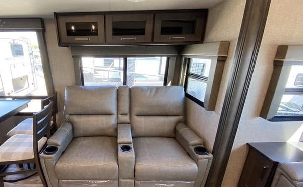 Luxury Family Getaway: Grand Design 367BHS
